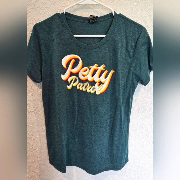 Petty Patrol Women's Large Short Sleeve Tshirt Green - Picture 1 of 3